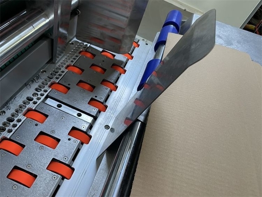 पिज्जा बॉक्स स्वचालित फ्लेक्सो प्रिंटर स्लॉटर डाई कटर फ़ोल्डर ग्लूअर मशीन तेज गति