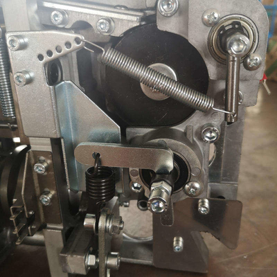 अर्ध-स्वचालित पैलेट स्ट्रैपिंग नालीदार कार्टन बॉक्स मशीन